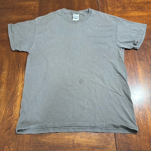 Men’s Gildan shirt - Picture 1 of 2